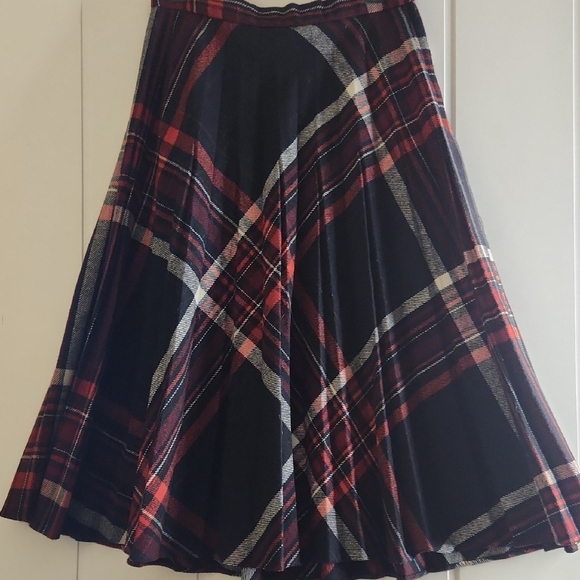 Vintage Dresses & Skirts - Plaid A-Line Skirt - Red and Black. Vintage Wool Academia Midi Skirt